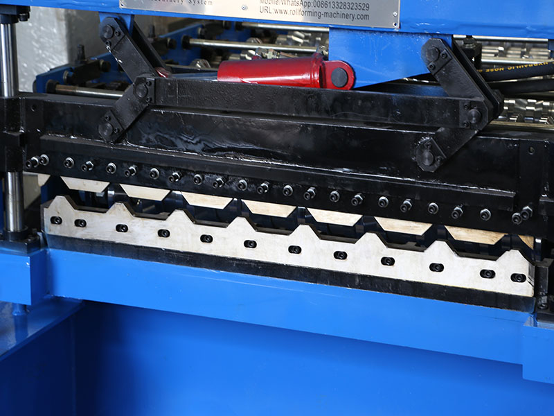 roofing panel roll forming machine