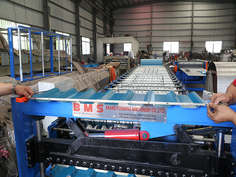 roofing panel roll forming machine