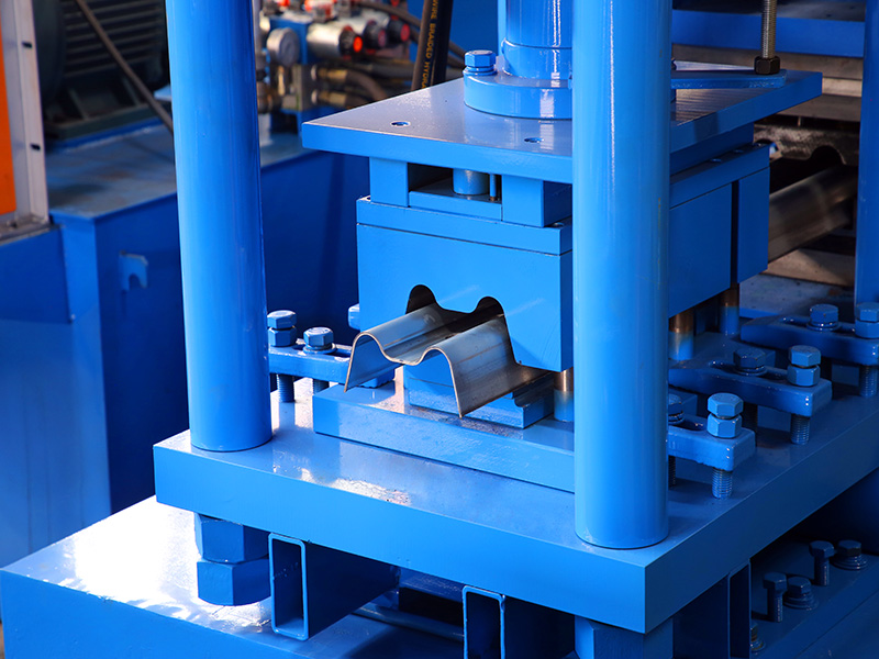 highway guardrail roll forming machine